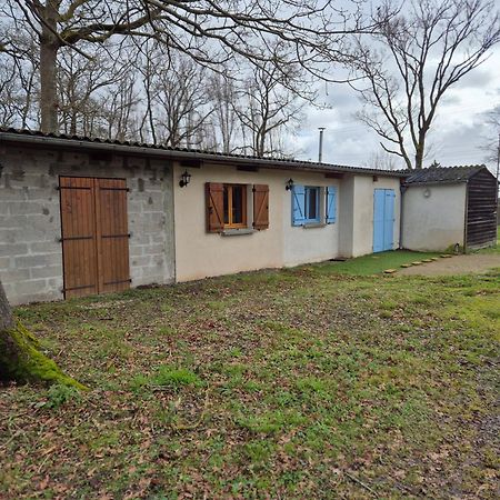 La Maison Dans Les Bois Soucelles Exterior photo