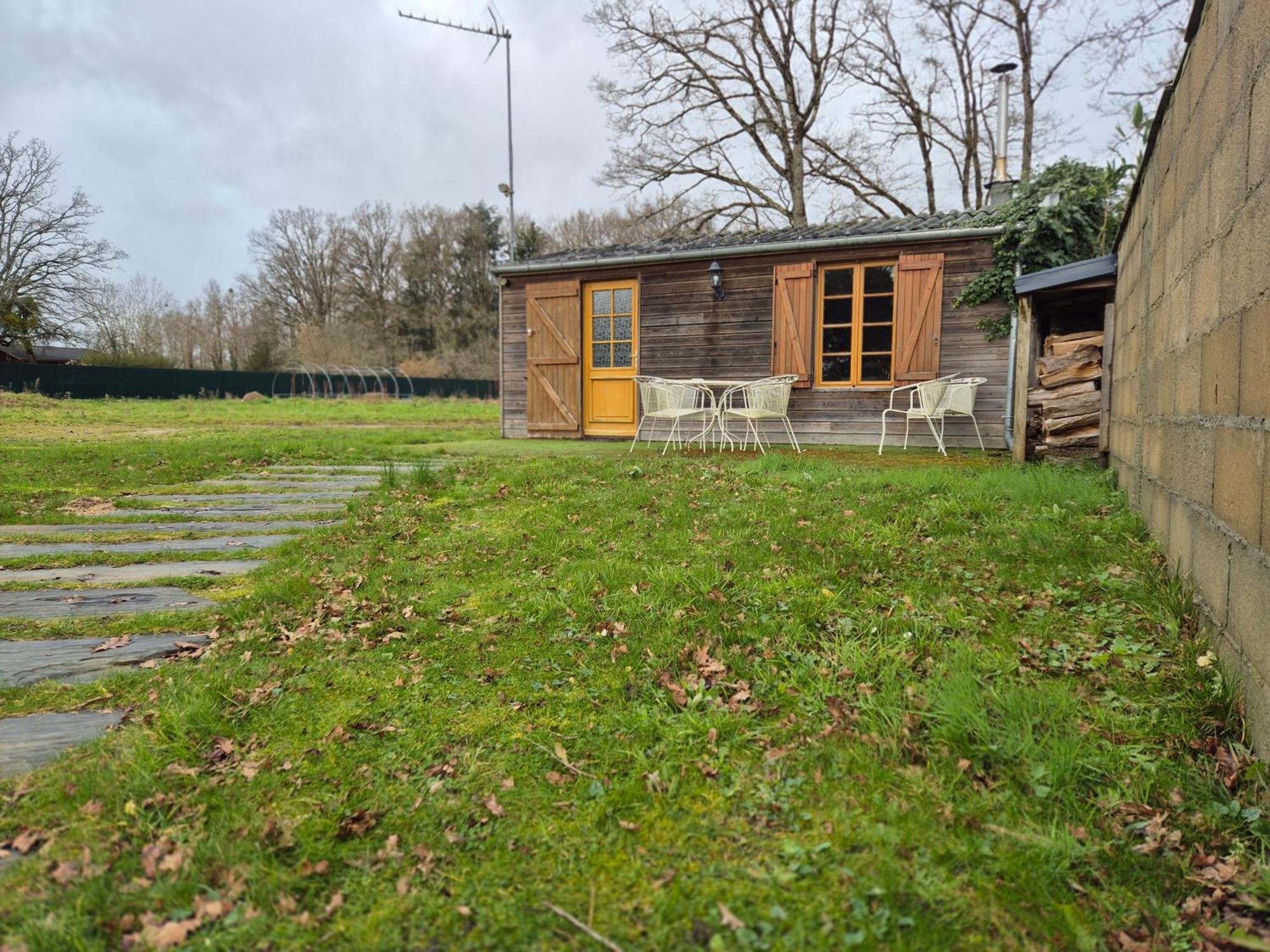 La Maison Dans Les Bois Soucelles Exterior photo